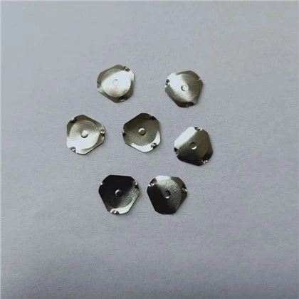 Dom metalic medical triunghiular